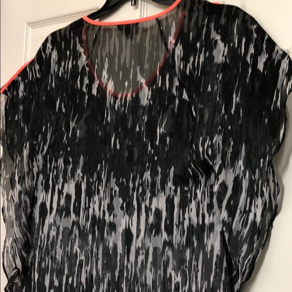 Express Blouse - Picture 6 of 6